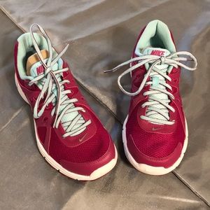 Women’s Nike Revolution 2